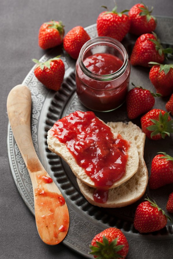 Quelles astuces pour une gelée de vin rouge épicée pour accompagner un fromage affiné?