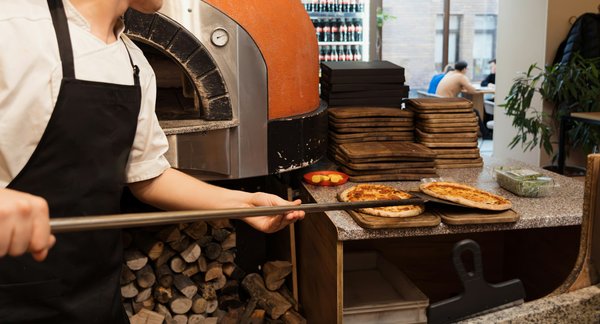 Pourquoi opter pour un four à pizza à bois ?